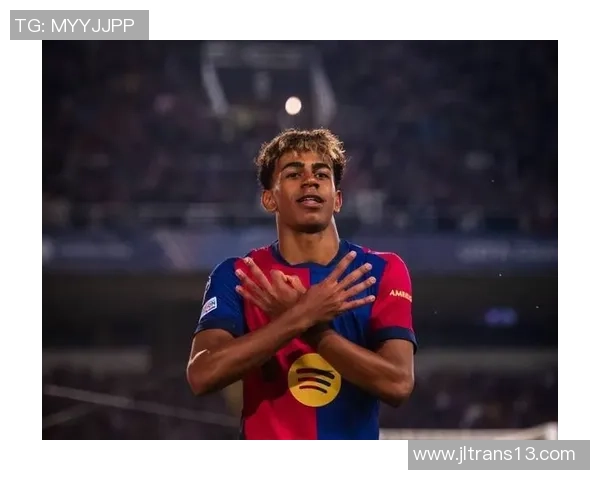 足球场上那些穿着球衣扎短裤的球星展现出的独特魅力与个性