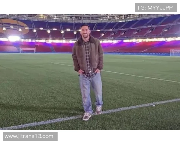 足球巨星突然造访小城 引发当地球迷疯狂热情与期待 足球巨星突然造访小城 引发当地球迷疯狂热情与期待